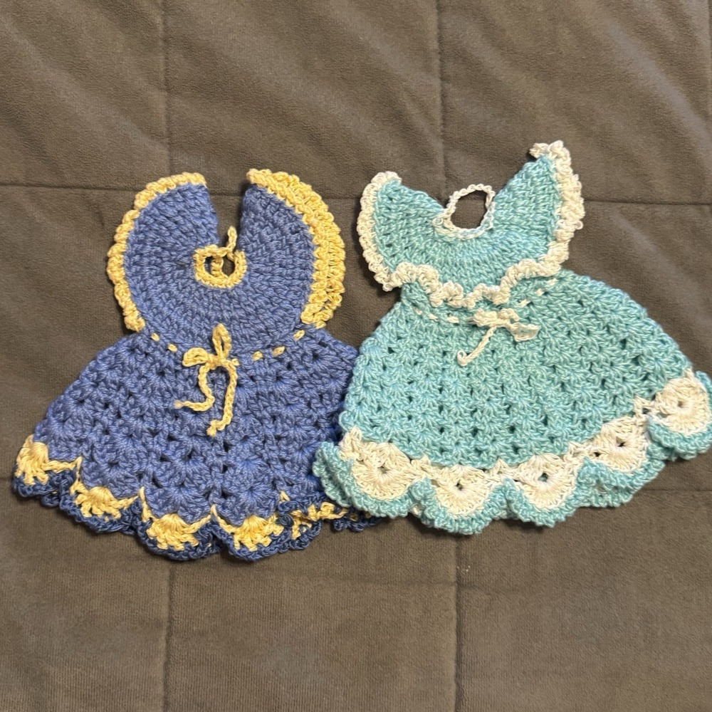 Vintage Crochet Dress Potholder Hot Pad Kitchen Wall Hanging Set